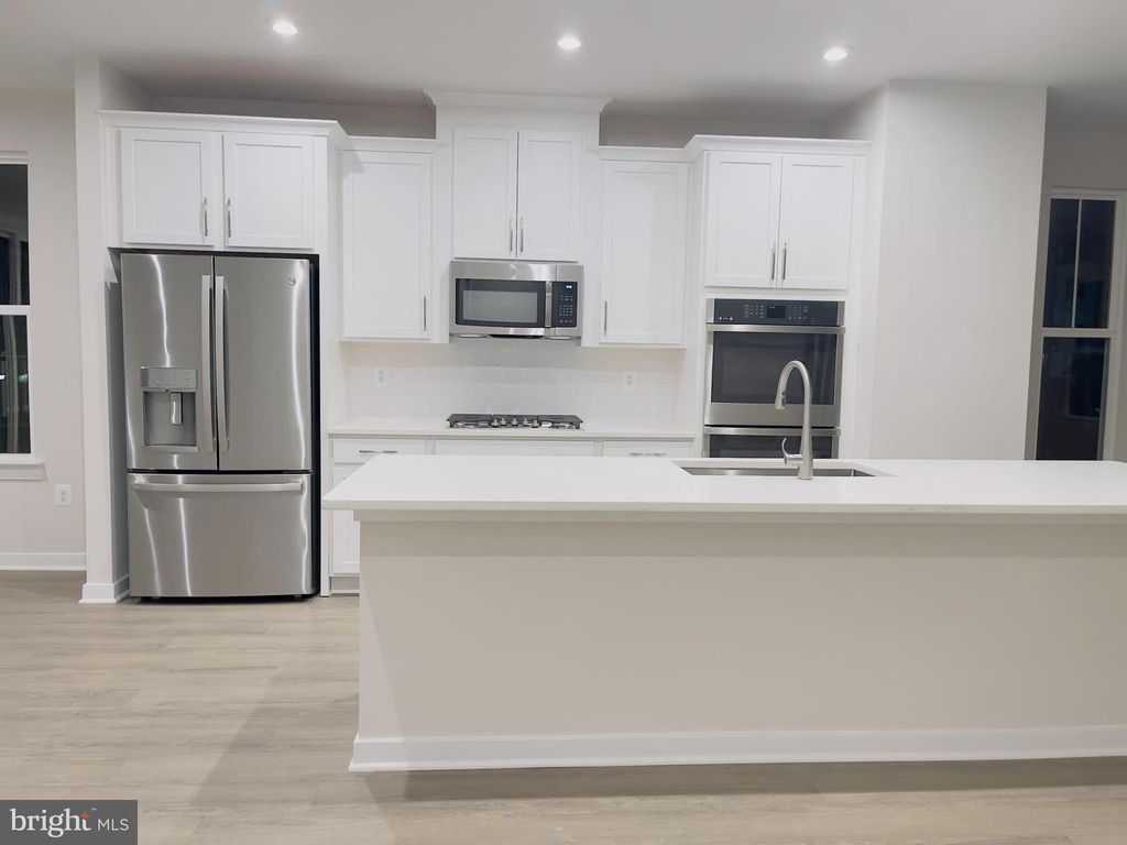 24158 THURSO SQ, Sterling, VA 20166