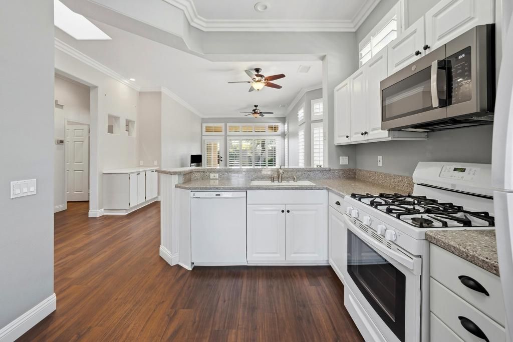 Image 15 of property listing at 37648 Breeze Way, Palm Desert, CA 92211