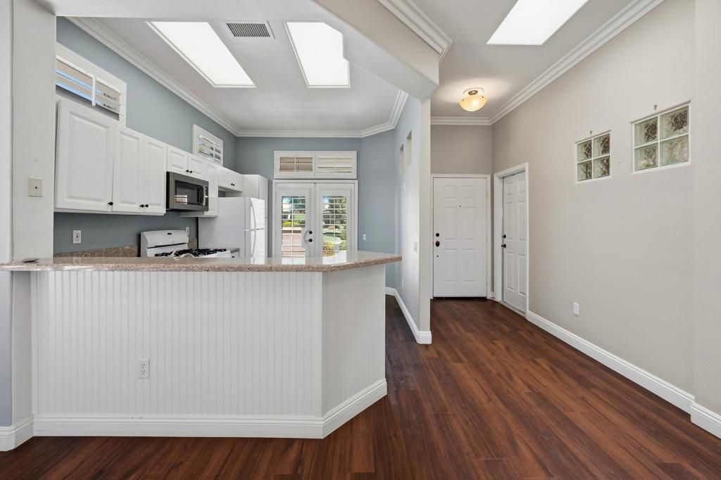 Image 8 of property listing at 37648 Breeze Way, Palm Desert, CA 92211