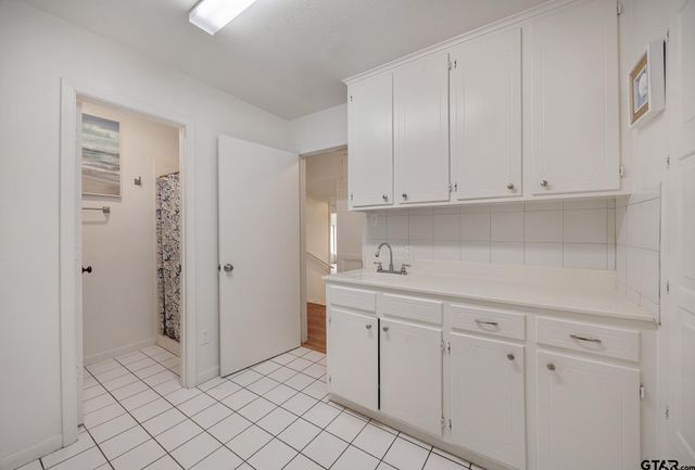 21214 Bay View Dr, Flint, TX 75762