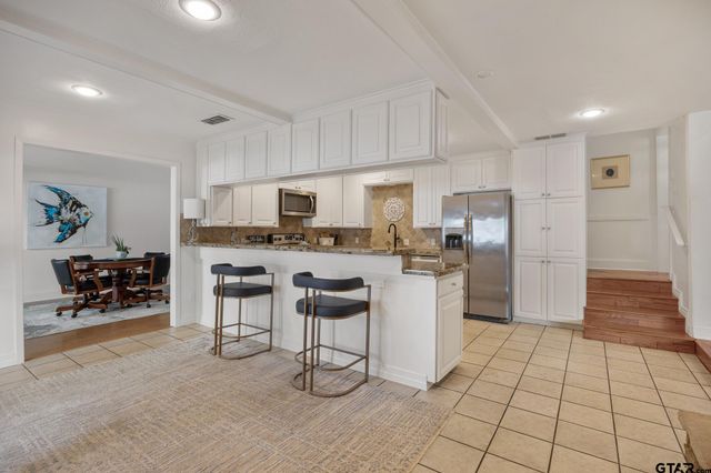 21214 Bay View Dr, Flint, TX 75762