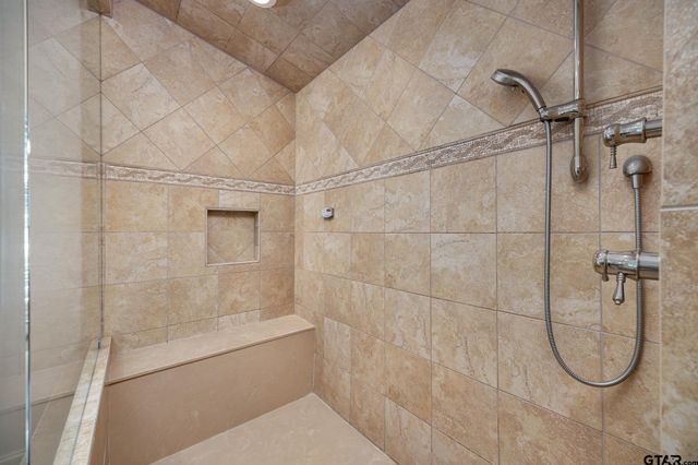 21214 Bay View Dr, Flint, TX 75762