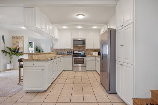 21214 Bay View Dr, Flint, TX 75762