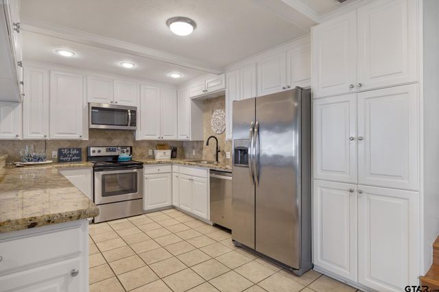 21214 Bay View Dr, Flint, TX 75762