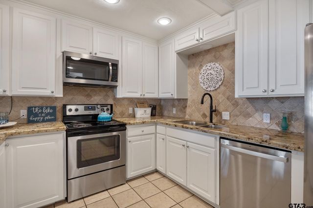 21214 Bay View Dr, Flint, TX 75762