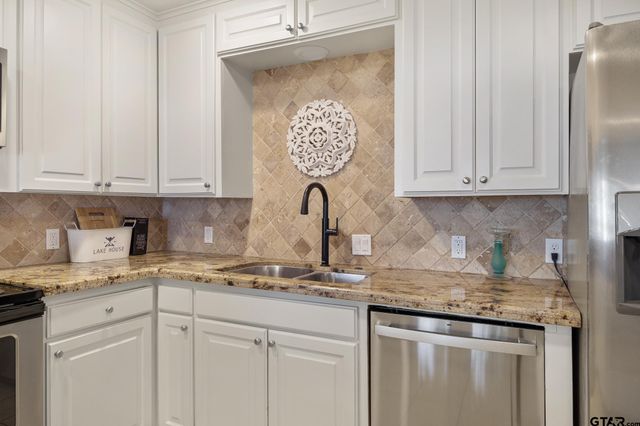 21214 Bay View Dr, Flint, TX 75762