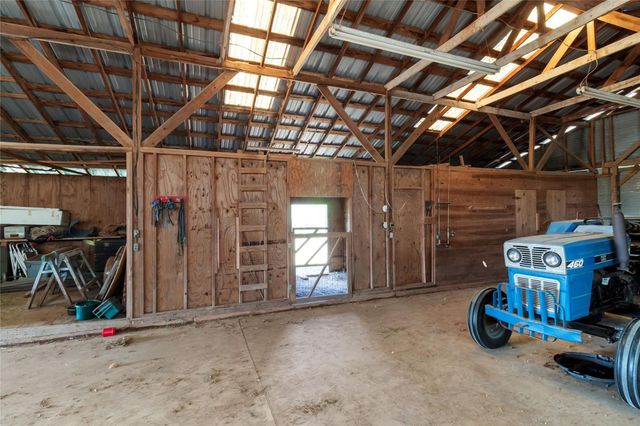 28109 Waller Gladish Rd, Waller, TX 77484
