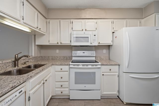 2403 Falcon Pl, Birmingham, AL 35216
