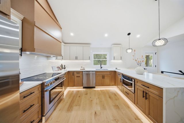 48 Burnett St, Melrose, MA 02176