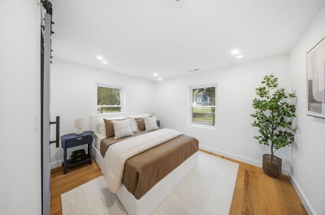 48 Burnett St, Melrose, MA 02176