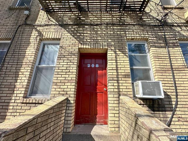 208 38th Street, Union City, NJ 07087