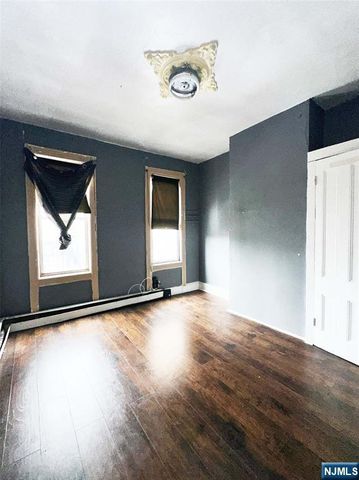 208 38th Street, Union City, NJ 07087