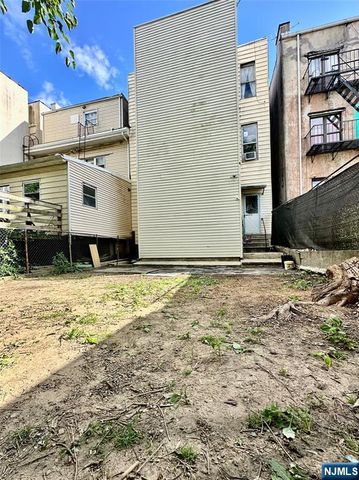 208 38th Street, Union City, NJ 07087