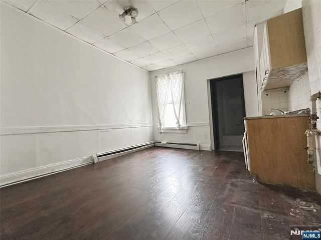 208 38th Street, Union City, NJ 07087