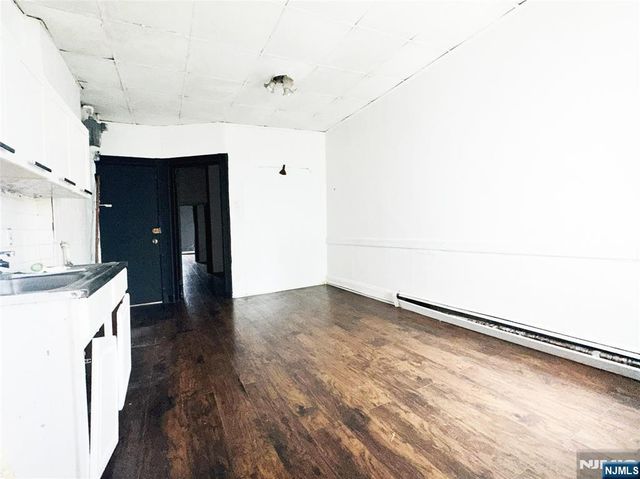 208 38th Street, Union City, NJ 07087