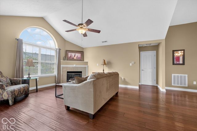 13871 Rue Charlot Lane 20, Mccordsville, IN 46055