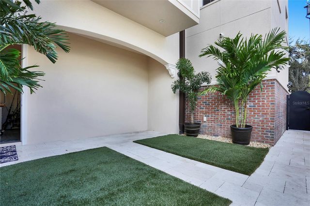 524 BEACH DRIVE NE, St Petersburg, FL 33701
