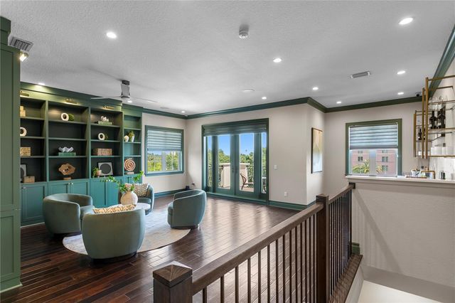 524 BEACH DRIVE NE, St Petersburg, FL 33701