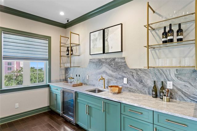 524 BEACH DRIVE NE, St Petersburg, FL 33701