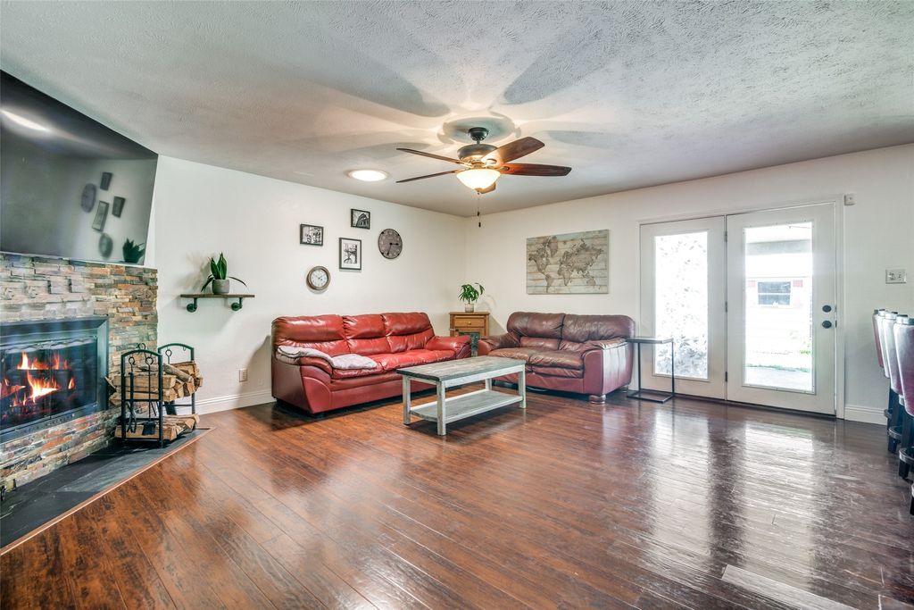 400 Forestwood Drive, Forney, TX 75126