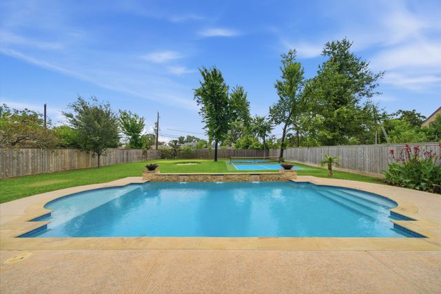 1510 Whispering Pines Drive, Houston, TX 77055