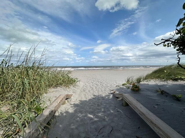 226 Seabreeze Circle, Jupiter, FL 33477