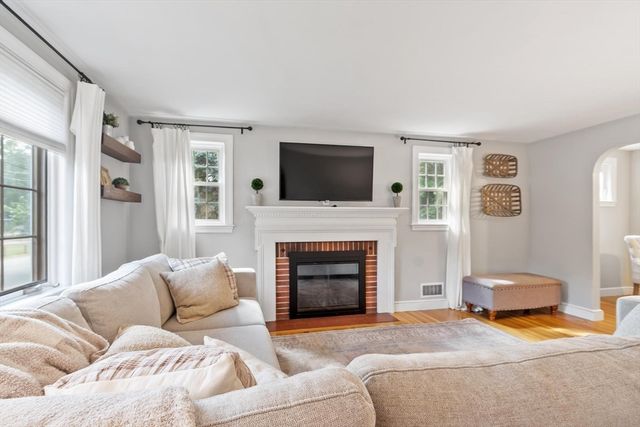 463 Cedar Brook Rd, Lynn, MA 01904