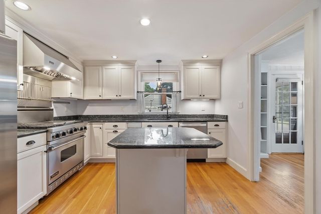 463 Cedar Brook Rd, Lynn, MA 01904