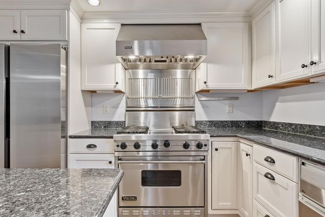 463 Cedar Brook Rd, Lynn, MA 01904