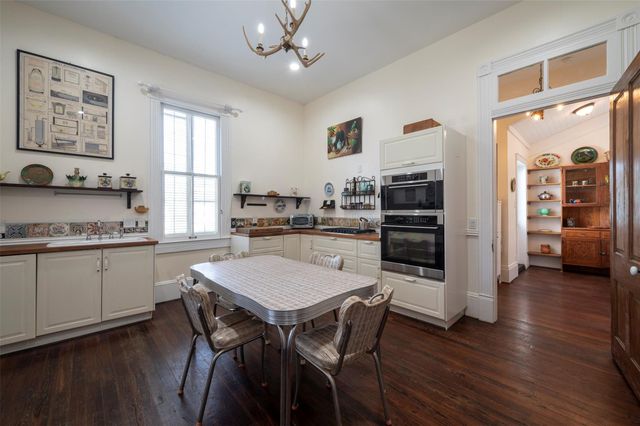 2622 Ursuline Street, Galveston, TX 77550