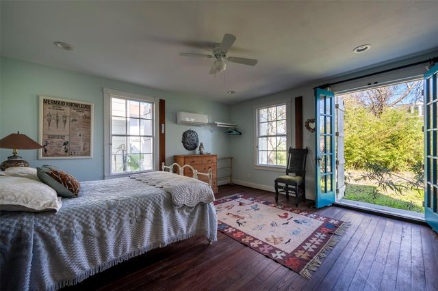 2622 Ursuline Street, Galveston, TX 77550