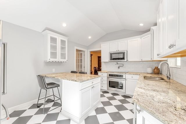 53 Thompson St, Boston, MA 02136