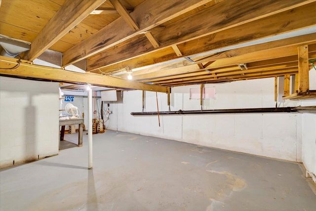 1372 Dianne Avenue, Belleville, WI 53508