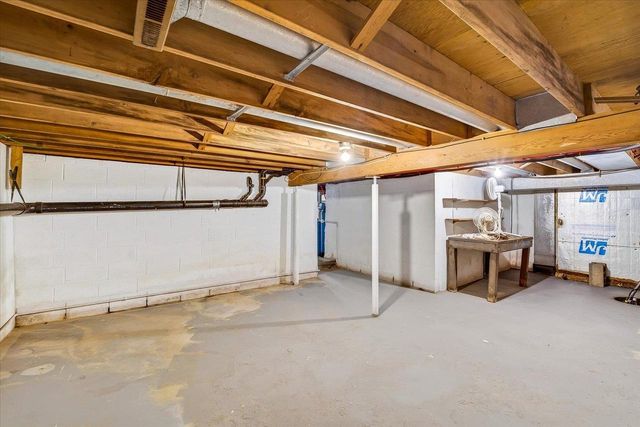 1372 Dianne Avenue, Belleville, WI 53508