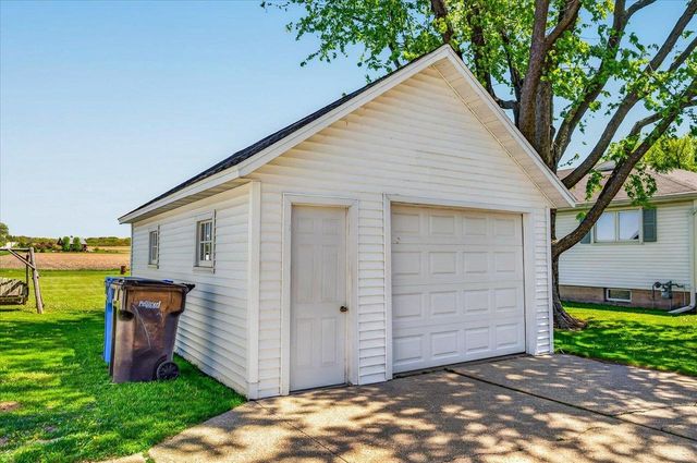1372 Dianne Avenue, Belleville, WI 53508