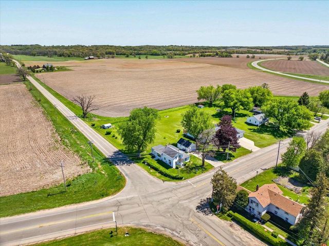 1372 Dianne Avenue, Belleville, WI 53508