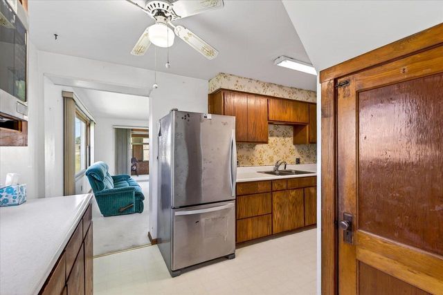 1372 Dianne Avenue, Belleville, WI 53508