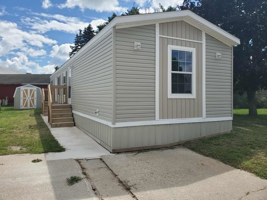 8649 S Loomis Road, Coe Twp, MI 48883