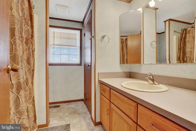 3230 LEWISBERRY RD, York, PA 17404