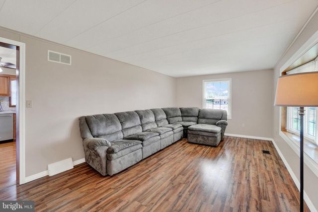 3230 LEWISBERRY RD, York, PA 17404