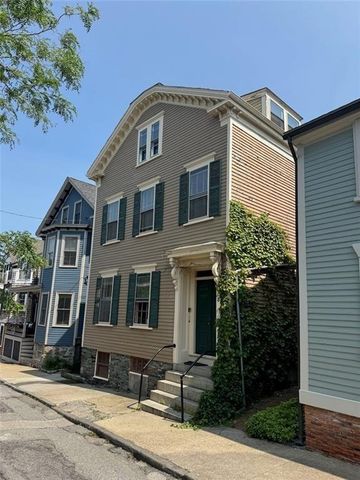 8 Barney Street 3, Newport, RI 02840