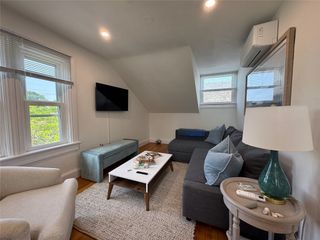 8 Barney Street 3, Newport, RI 02840