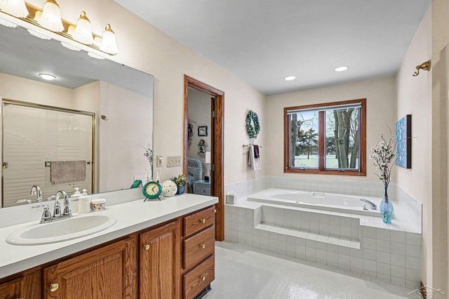 2 Thornapple Court, Saginaw, MI 48603