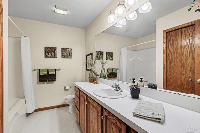 2 Thornapple Court, Saginaw, MI 48603