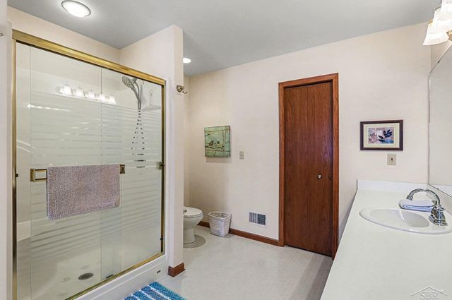 2 Thornapple Court, Saginaw, MI 48603