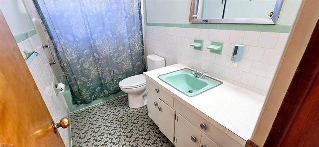 73 Longwood DR, Hampton, VA 23669