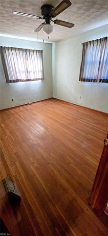 73 Longwood DR, Hampton, VA 23669