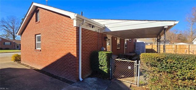 73 Longwood DR, Hampton, VA 23669