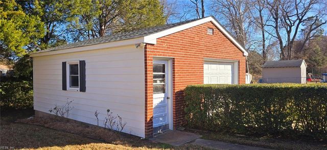 73 Longwood DR, Hampton, VA 23669