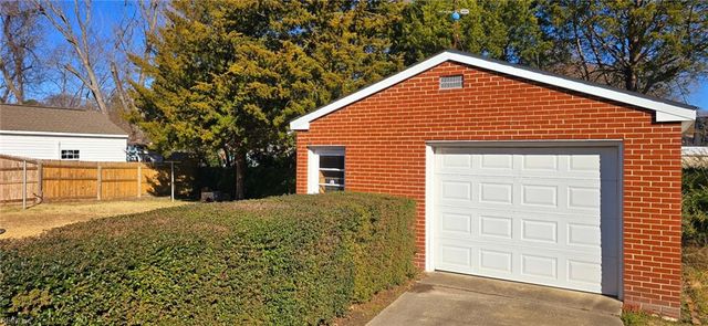 73 Longwood DR, Hampton, VA 23669